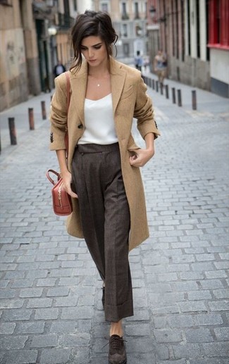 Camel Coat with Wide Leg Pants Outfits: For a smart casual look, team a camel coat with wide leg pants — these items work really cool together. Let your styling credentials truly shine by finishing your outfit with a pair of dark brown suede oxford shoes.