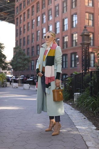 Beige Sunglasses Outfits For Women: A grey coat and beige sunglasses are the kind of a never-failing casual combo that you so terribly need when you have no time to plan out an ensemble. Here's how to elevate this look: tan suede pumps.
