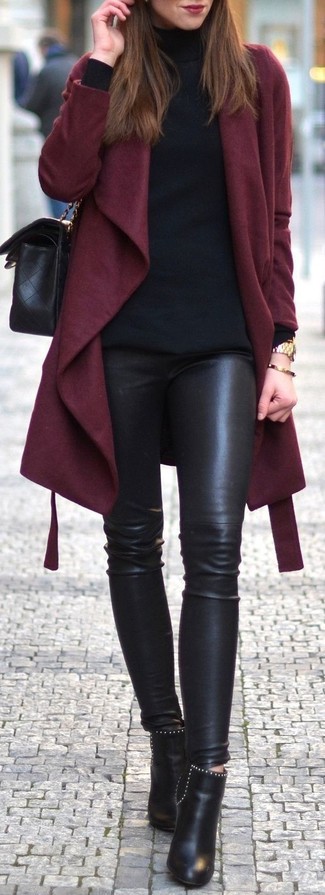 Burgundy Coat Outfits For Women: This casual combination of a burgundy coat and black leather leggings is a surefire option when you need to look cool but have no time. Black leather ankle boots will effortlessly smarten up even the simplest ensemble.