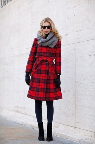 Black Wool Gloves Outfits For Women: Marry a red plaid coat with black wool gloves, if you feel like relaxed dressing but would also like to look stylish. To give your ensemble a smarter aesthetic, why not complement this ensemble with black suede ankle boots?