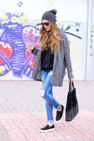 A grey coat and light blue ripped skinny jeans make for the perfect foundation for a ton of outfits. Finishing with black slip-on sneakers is a surefire way to infuse a fun touch into your ensemble.
