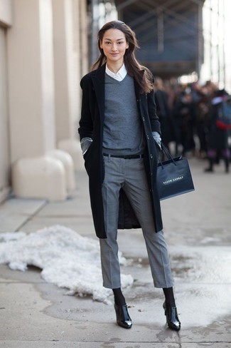 This smart combination of a black coat and grey dress pants can take on different nuances depending on the way you style it. Complement your look with a pair of black leather ankle boots and ta-da: your outfit is complete.