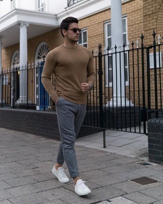 Beige Crew-neck Sweater Casual Outfits For Men: Fashionable and practical, this off-duty pairing of a beige crew-neck sweater and grey chinos provides with variety. Don't know how to finish off? Complete your getup with a pair of white canvas low top sneakers to switch things up.