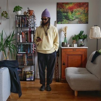 Light Violet Beanie Outfits For Men: Pair a yellow crew-neck sweater with a light violet beanie for a kick-ass and stylish look. Bring a different twist to an otherwise utilitarian look by wearing a pair of black canvas low top sneakers.