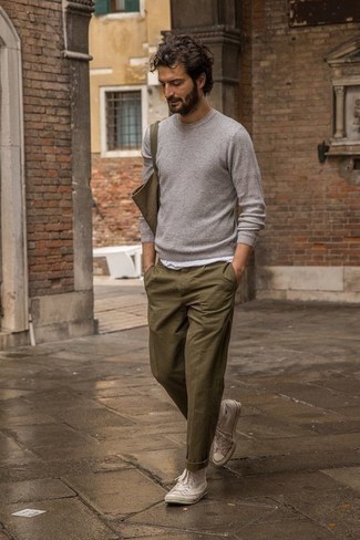 Beige Canvas High Top Sneakers Outfits For Men: Perfect off-duty style in a grey crew-neck sweater and olive chinos. Complete this outfit with a pair of beige canvas high top sneakers to switch things up.