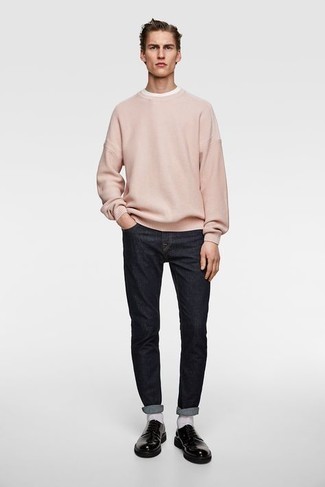 Black Jeans Outfits For Men: You'll be amazed at how easy it is for any man to put together this relaxed outfit. Just a beige crew-neck sweater combined with black jeans. For shoes, you can go down the classic route with a pair of black leather derby shoes.
