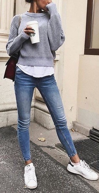White Low Top Sneakers Outfits For Women: A grey crew-neck sweater and navy skinny jeans are amazing must-haves that will integrate perfectly within your current lineup. Rev up this whole outfit by finishing with white low top sneakers.