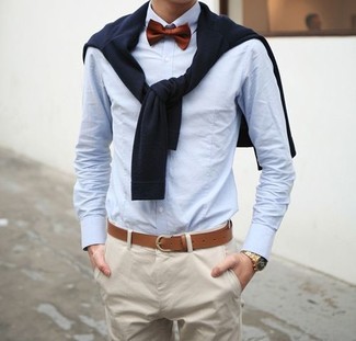 Tobacco Bow-tie Outfits For Men: For something on the relaxed side, try teaming a navy crew-neck sweater with a tobacco bow-tie.