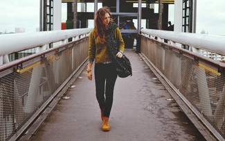 Mustard Crew-neck Sweater Outfits For Women: A mustard crew-neck sweater and black ripped skinny jeans have become indispensable closet pieces. When it comes to shoes, this getup pairs nicely with tan suede lace-up flat boots.
