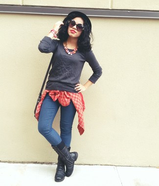 Charcoal Crew-neck Sweater Outfits For Women: A charcoal crew-neck sweater and blue skinny jeans are a good pairing worth incorporating into your daily casual repertoire. Complement your outfit with a pair of black leather lace-up flat boots to inject a dose of casualness into this look.