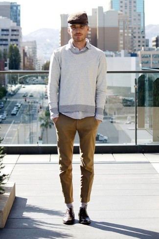 Pairing a grey crew-neck sweater with brown chinos is a smart idea for an off-duty outfit. If you need to easily step up this ensemble with one single piece, introduce a pair of dark brown leather derby shoes to the equation.