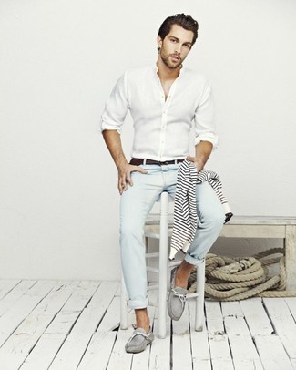 White Linen Long Sleeve Shirt Outfits For Men: Why not choose a white linen long sleeve shirt and light blue jeans? These two items are totally comfortable and look awesome when worn together. Grey suede driving shoes look awesome here.