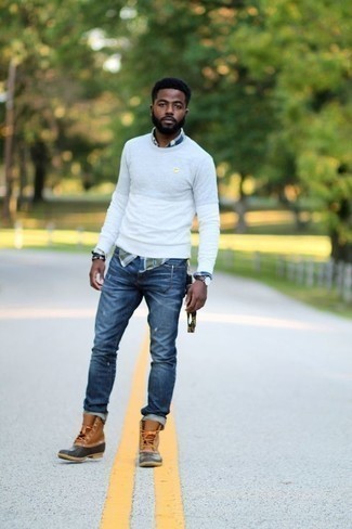 Beige Snow Boots Outfits For Men: A white crew-neck sweater and blue ripped jeans are a must-have casual combo for many fashionable gents. Play down the formality of your outfit by sporting a pair of beige snow boots.
