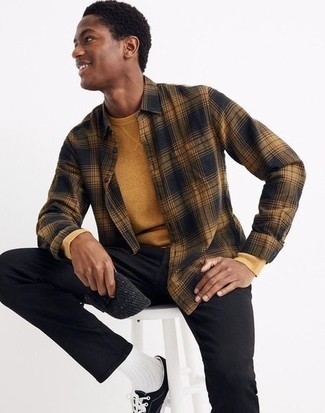 Brown Plaid Long Sleeve Shirt Outfits For Men: Rock a brown plaid long sleeve shirt with black jeans to feel confident and look stylish. Let your styling sensibilities truly shine by finishing off your outfit with a pair of black and white canvas low top sneakers.