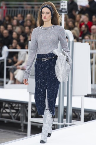 Grey Crew-neck Sweater Outfits For Women: A grey crew-neck sweater and a navy knit midi skirt are a nice look worth incorporating into your day-to-day repertoire. On the fence about how to finish off? Introduce silver leather knee high boots to the mix to ramp up the wow factor.