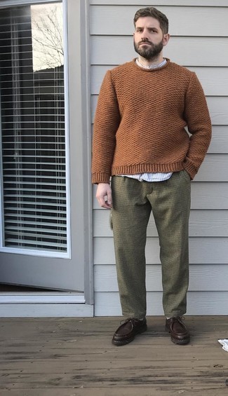 Brown Crew-neck Sweater Outfits For Men: If you're searching for a relaxed yet on-trend look, wear a brown crew-neck sweater with olive houndstooth chinos. The whole ensemble comes together when you add dark brown leather desert boots to the mix.