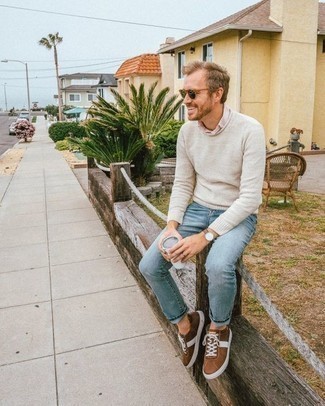 Beige Crew-neck Sweater Casual Outfits For Men: Consider teaming a beige crew-neck sweater with light blue jeans for a laid-back and trendy getup. On the footwear front, this ensemble pairs brilliantly with brown leather low top sneakers.