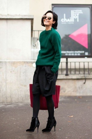 Mint Crew-neck Sweater Outfits For Women: A mint crew-neck sweater and black shorts are essential items, without which no wardrobe would be complete. Black suede lace-up ankle boots are an easy way to punch up this ensemble.