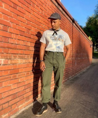 Black Leather Derby Shoes Outfits: Pair a grey print crew-neck t-shirt with olive cargo pants for an outfit that's both street style and functional. Black leather derby shoes are an effective way to power up this look.