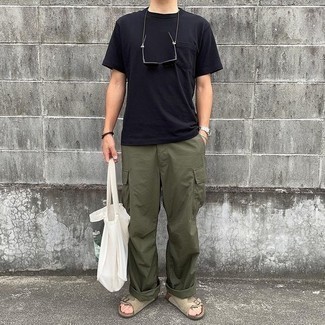 Olive Cargo Pants Outfits: A black crew-neck t-shirt and olive cargo pants paired together are the perfect look for men who love casual and cool styles. Loosen things up and add beige suede sandals to the mix.
