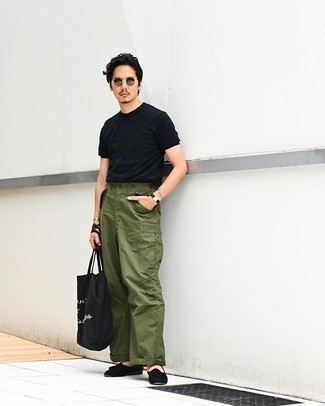 Black Canvas Tote Bag Outfits For Men: Dress in a black crew-neck t-shirt and a black canvas tote bag for an urban and fashionable look. Play down the casualness of this look by finishing off with black suede tassel loafers.