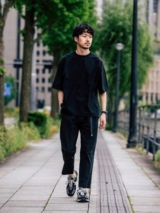 Black Canvas Watch Outfits For Men: A navy crew-neck t-shirt and a black canvas watch are a cool go-to combo to keep in your casual closet. And if you want to immediately elevate this getup with footwear, introduce a pair of black and white athletic shoes to your outfit.