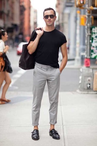 This relaxed combo of a black crew-neck t-shirt and grey chinos is extremely easy to pull together without a second thought, helping you look awesome and ready for anything without spending a ton of time combing through your wardrobe. Black leather double monks will inject a sense of elegance into an otherwise all-too-common look.