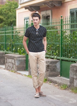 Beige Straw Hat Outfits For Men: A navy print crew-neck t-shirt and a beige straw hat teamed together are the perfect look for those who appreciate cool and relaxed combos. Hesitant about how to complement this look? Round off with grey canvas espadrilles to ramp it up a notch.