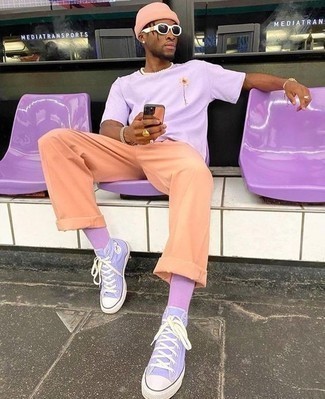 Light Violet Socks Outfits For Men: If the situation permits a casual outfit, consider wearing a light violet embroidered crew-neck t-shirt and light violet socks. Light violet canvas high top sneakers will infuse a sense of polish into an otherwise everyday ensemble.