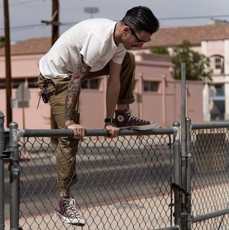 Brown Canvas High Top Sneakers Outfits For Men: This combo of a white crew-neck t-shirt and olive chinos is great for weekend days. On the fence about how to finish? Introduce a pair of brown canvas high top sneakers to the equation for a more laid-back aesthetic.