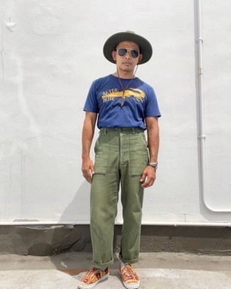 500+ Hot Weather Outfits For Men: If you're after a laid-back yet sharp getup, choose a navy print crew-neck t-shirt and olive chinos. Our favorite of a variety of ways to finish this getup is with multi colored print canvas low top sneakers.