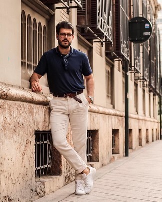 Navy and White Bandana Outfits For Men: A navy crew-neck t-shirt and a navy and white bandana are a smart combo to carry you throughout the day and into the night. Dial down the casualness of this outfit by rounding off with a pair of white leather low top sneakers.