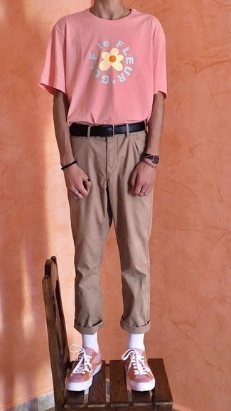 Beige Chinos Hot Weather Outfits: This pairing of a pink print crew-neck t-shirt and beige chinos is the ultimate off-duty outfit for today's gentleman. Introduce pink canvas low top sneakers to the equation and ta-da: the look is complete.