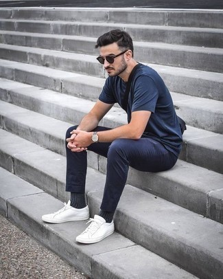 Charcoal Sunglasses Outfits For Men: A navy crew-neck t-shirt looks so nice when paired with charcoal sunglasses in a relaxed casual ensemble. A trendy pair of white canvas low top sneakers is an effortless way to bring an added touch of style to this look.