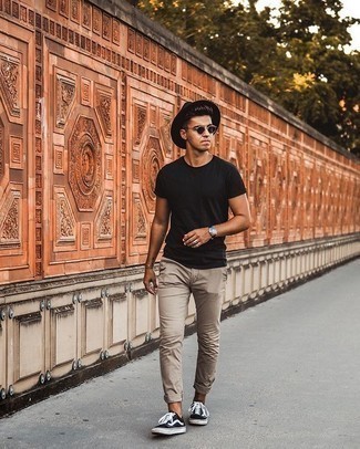 Beige Chinos Hot Weather Outfits: Opt for a black crew-neck t-shirt and beige chinos to assemble a seriously sharp and current casual outfit. If you're clueless about how to finish, complete your ensemble with a pair of black and white canvas low top sneakers.