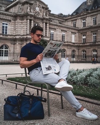 Navy Canvas Holdall Outfits For Men: For an outfit that's extremely easy but can be modified in a ton of different ways, go for a navy crew-neck t-shirt and a navy canvas holdall. Want to break out of the mold? Then why not complete this ensemble with white and black canvas low top sneakers?