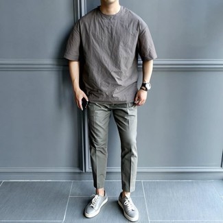 Mint Chinos Outfits: Reach for a grey crew-neck t-shirt and mint chinos for a casual and trendy getup. When not sure about the footwear, add grey leather low top sneakers to the mix.