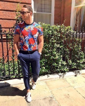 Blue Floral T-shirt Outfits For Men (11 ideas & outfits)
