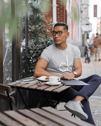 Grey Print Crew-neck T-shirt Outfits For Men: Marrying a grey print crew-neck t-shirt with navy chinos is a savvy choice for a casually cool ensemble. Complement this ensemble with white leather low top sneakers and the whole outfit will come together.