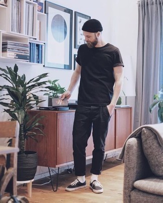 Black Beanie Outfits For Men: This pairing of a dark brown crew-neck t-shirt and a black beanie is uber versatile and creates instant appeal. Dark brown canvas low top sneakers are guaranteed to breathe an extra dose of sophistication into your ensemble.