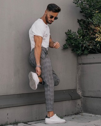 Grey Leather Watch Outfits For Men: If you love modern casual pairings, then you'll love this combo of a white crew-neck t-shirt and a grey leather watch. Puzzled as to how to finish off this look? Wear white and black leather low top sneakers to dial up the classy factor.