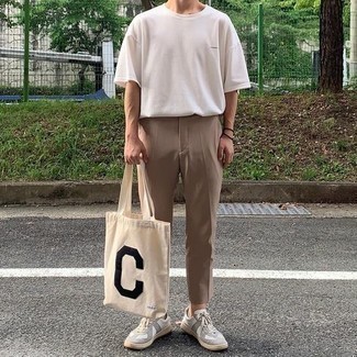 Beige Print Canvas Tote Bag Outfits For Men: Rushed mornings call for a simple yet laid-back and cool look, such as a white crew-neck t-shirt and a beige print canvas tote bag. Our favorite of a myriad of ways to round off this look is white leather low top sneakers.