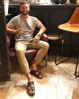 Beige Beaded Bracelet Outfits For Men: Make a beige crew-neck t-shirt and a beige beaded bracelet your outfit choice for an ensemble that's both street style and on-trend. For footwear, take a more casual route with a pair of brown leather sandals.
