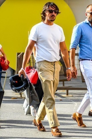 Beige Chinos Hot Weather Outfits: A white crew-neck t-shirt and beige chinos are absolute menswear staples that will integrate well within your daily fashion mix. If you feel like playing it up, complete your look with a pair of brown suede tassel loafers.