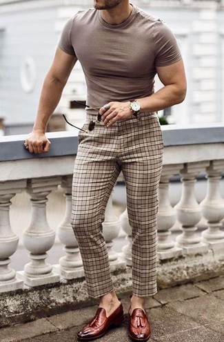 Khaki Plaid Chinos Outfits: For an ensemble that provides functionality and style, wear a tan crew-neck t-shirt and khaki plaid chinos. You could perhaps get a bit experimental when it comes to shoes and elevate your outfit by rocking burgundy leather tassel loafers.