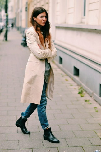 Beige Coat with Boyfriend Jeans Outfits: 