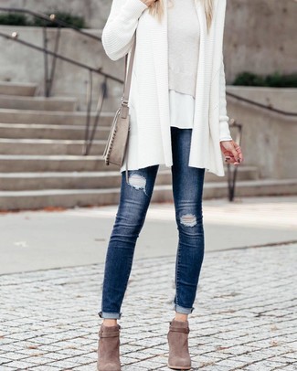 Women's Navy Ripped Skinny Jeans, White Crew-neck T-shirt, White Cropped Sweater, White Knit Open Cardigan