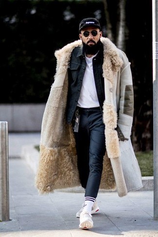 Beige Shearling Coat Outfits For Men: 