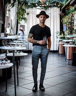 Grey Pants with Chelsea Boots Hot Weather Outfits For Men: For a look that's street-style-worthy and casually classic, reach for a black crew-neck t-shirt and grey pants. For something more on the classier end to round off your look, introduce a pair of chelsea boots to your look.