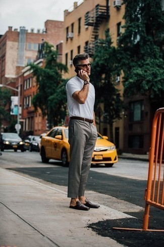 Beige Watch Outfits For Men: This combination of a white crew-neck t-shirt and a beige watch is very easy to do and so comfortable to work throughout the day as well! Complement your look with a pair of black leather loafers for a hint of refinement.